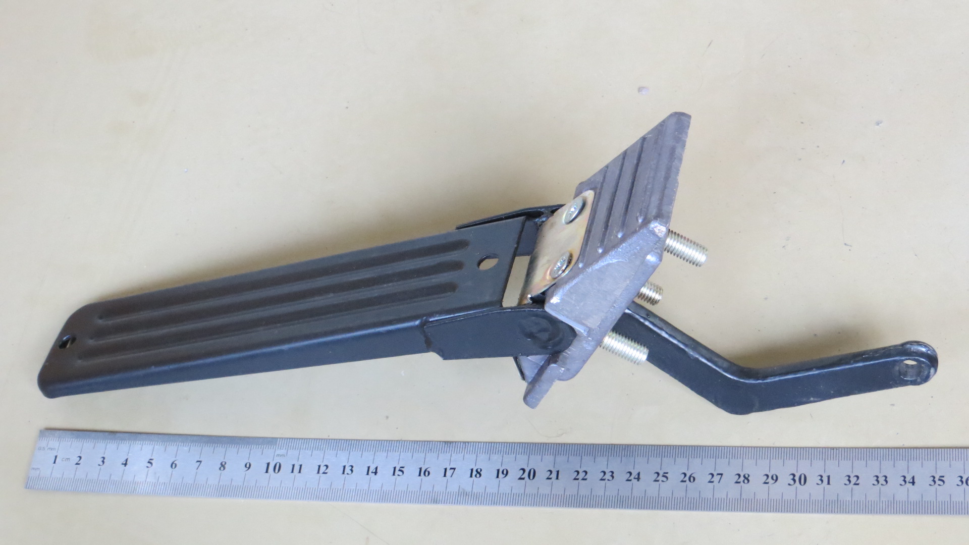 Педаль газа напольная маз 3310. Педаль маз. Педаль газа маз 6430 артикул. Педаль газа маз-6430а,5440а,4370 с. Педаль акселератора маз 5336.